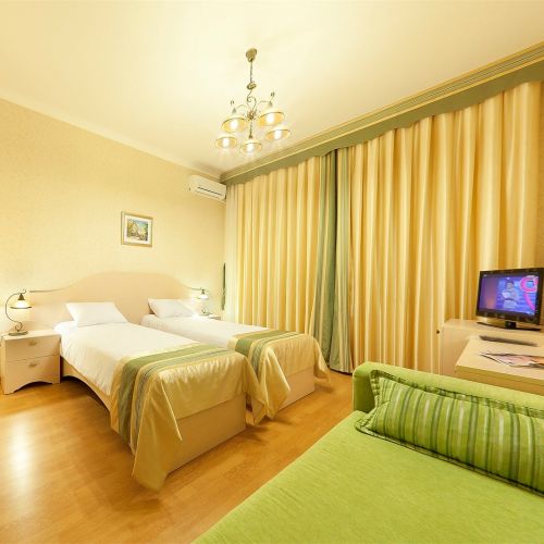 Отель "Бонжур"